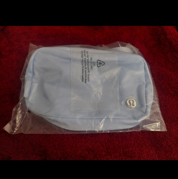 NEW LULULEMON EVERYWHERE BELT BAG 1L EBB PASTEL BLUE - Picture 4 of 12